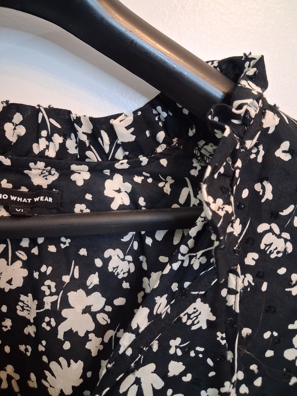 Who What Wear Black & White Floral Tiered Mini Dress - Picture 4 of 10